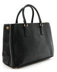 Saffiano Medium Galleria Double Zip Tote Black
