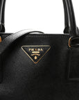 Saffiano Lux Medium Galleria Double Zip Tote Black
