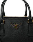 Saffiano Medium Galleria Double Zip Tote Black