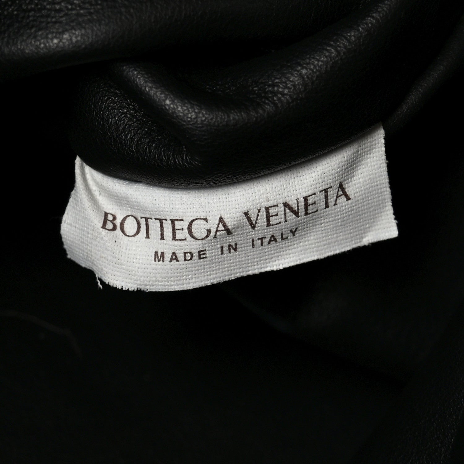 Calfskin The Pouch Chain Black