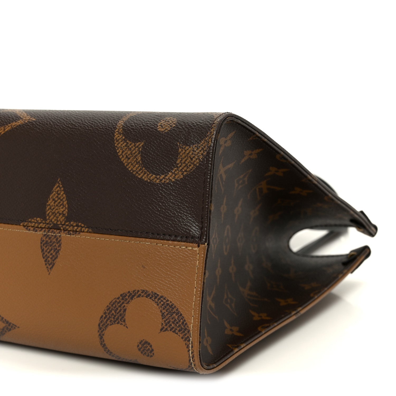 Reverse Monogram Giant Onthego MM
