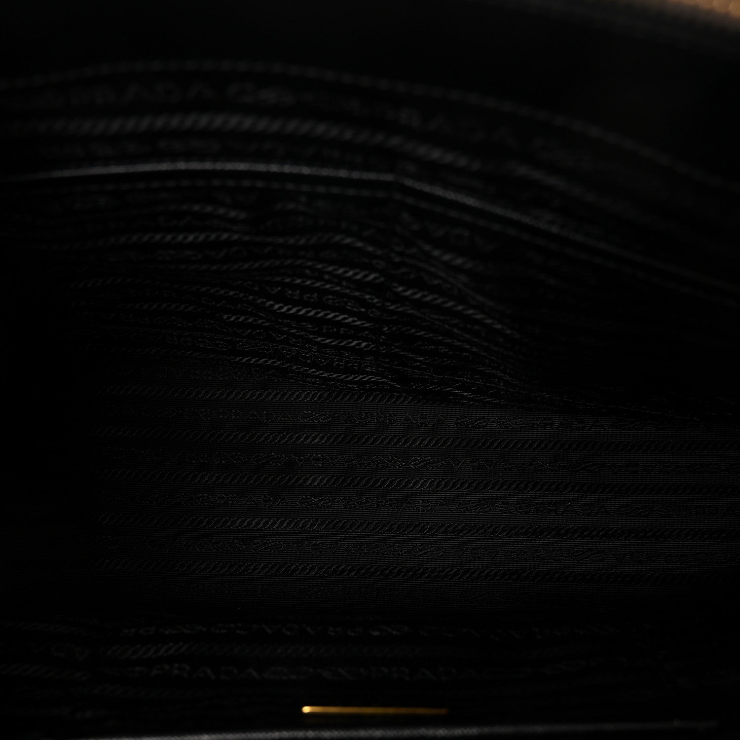 Saffiano Lux Medium Galleria Double Zip Tote Black