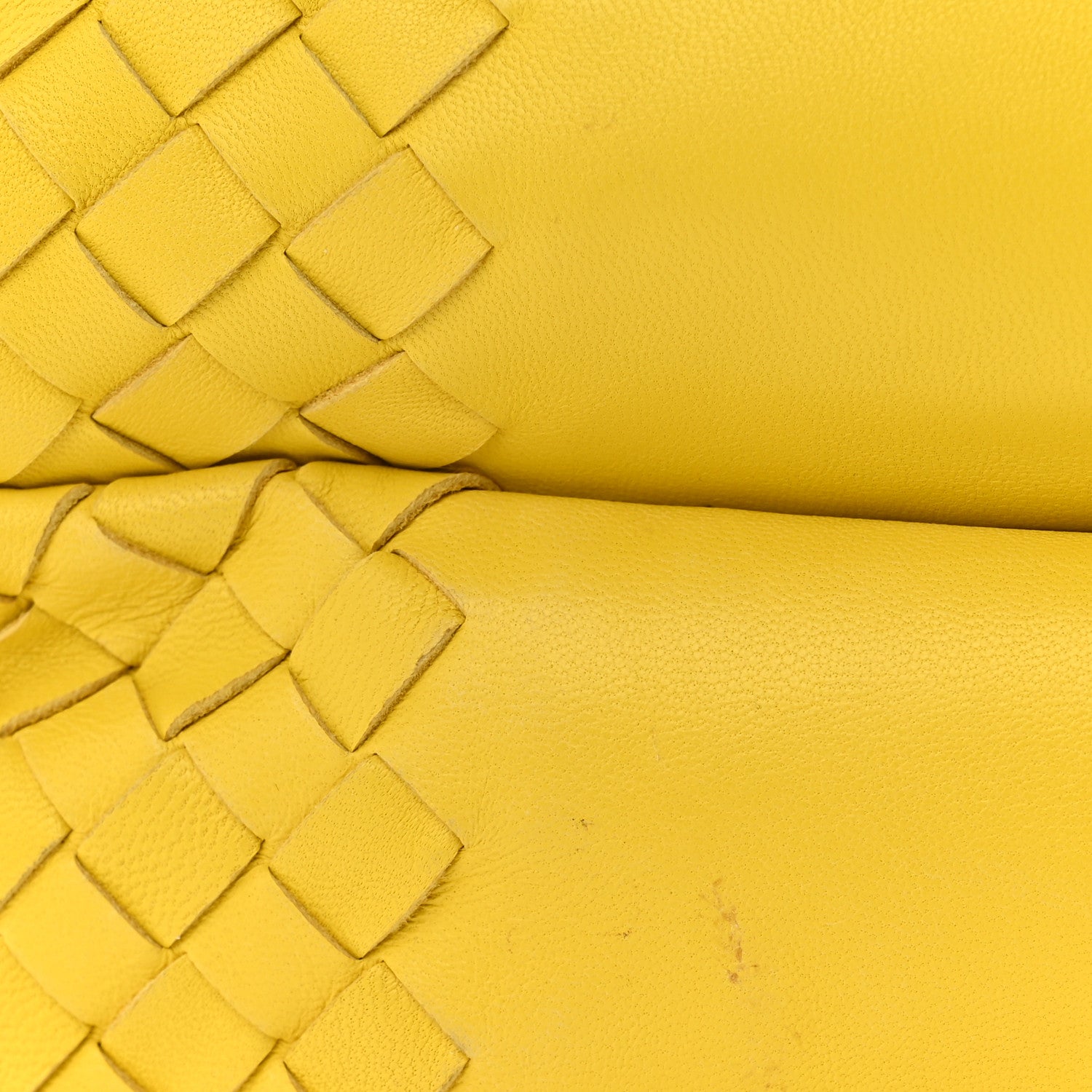 Nappa Intrecciato Medium Campana Buttercup