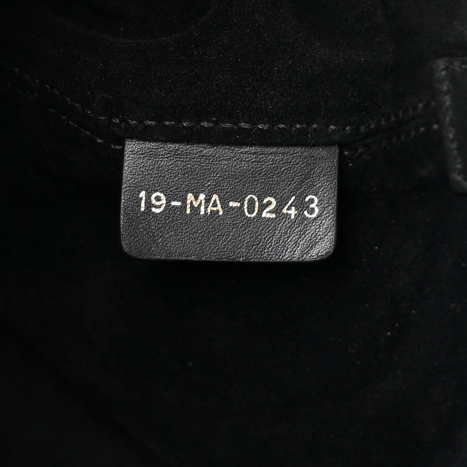 Calfskin Macrocannage Medium Toujours Black
