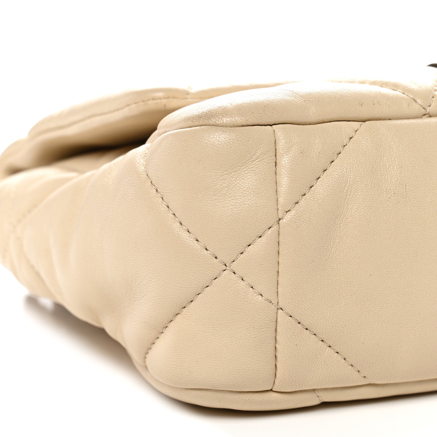 Lambskin Quilted Medium CHNL 19 Flap Light Beige