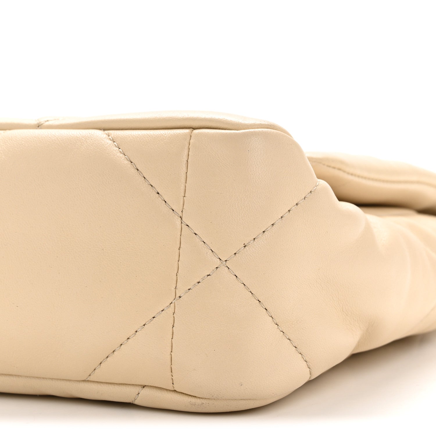 Lambskin Quilted Medium CHNL 19 Flap Beige