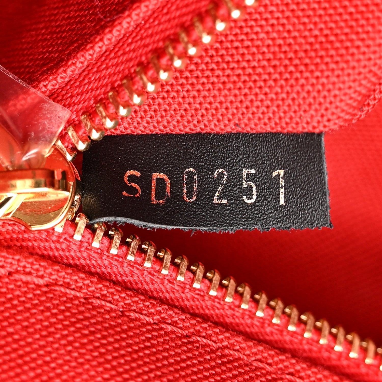Reverse Monogram Giant Onthego MM