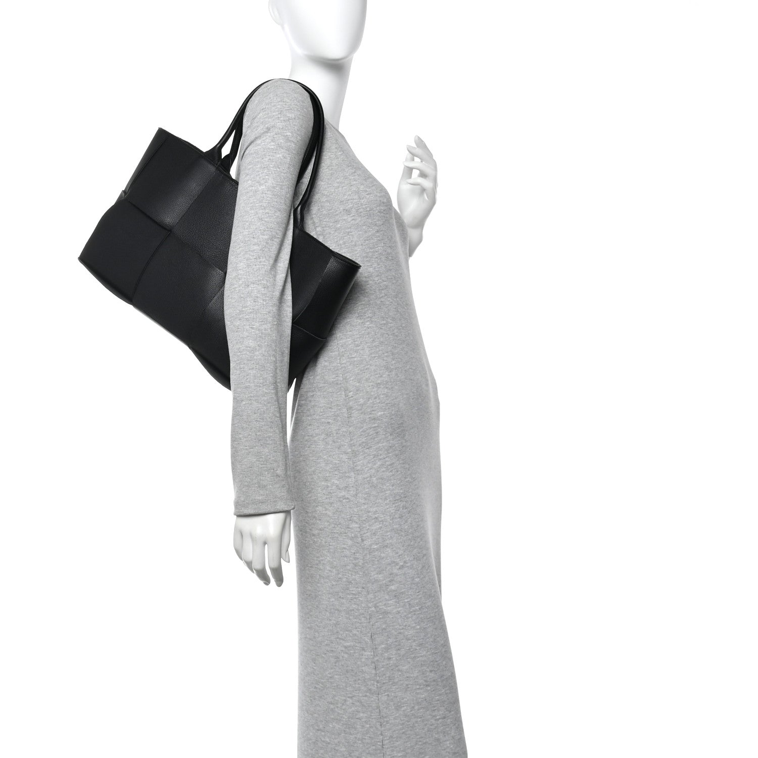 Grained Calfskin Maxi Intrecciato Arco Black