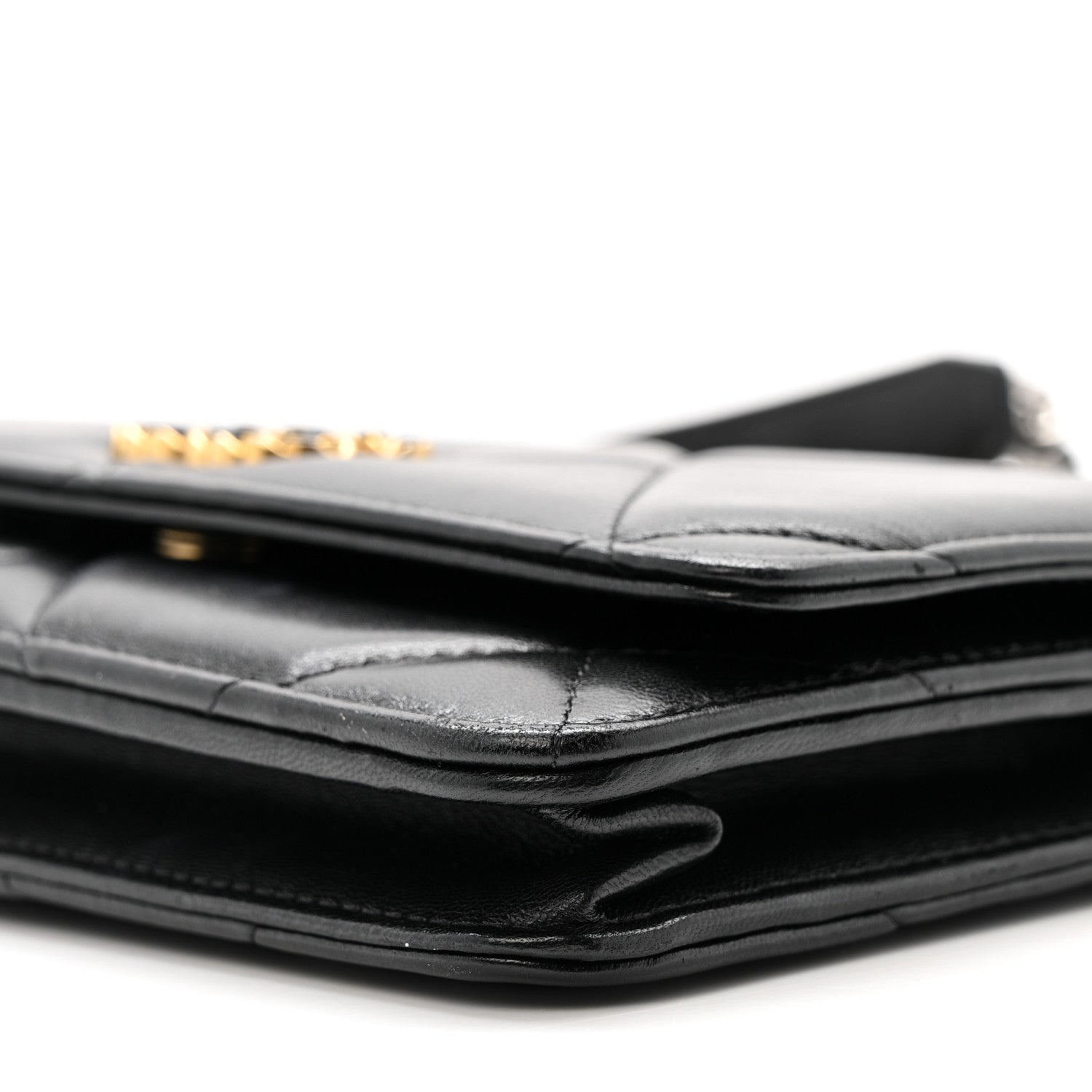 Lambskin Quilted CHNL 19 Wallet On Chain WOC Black