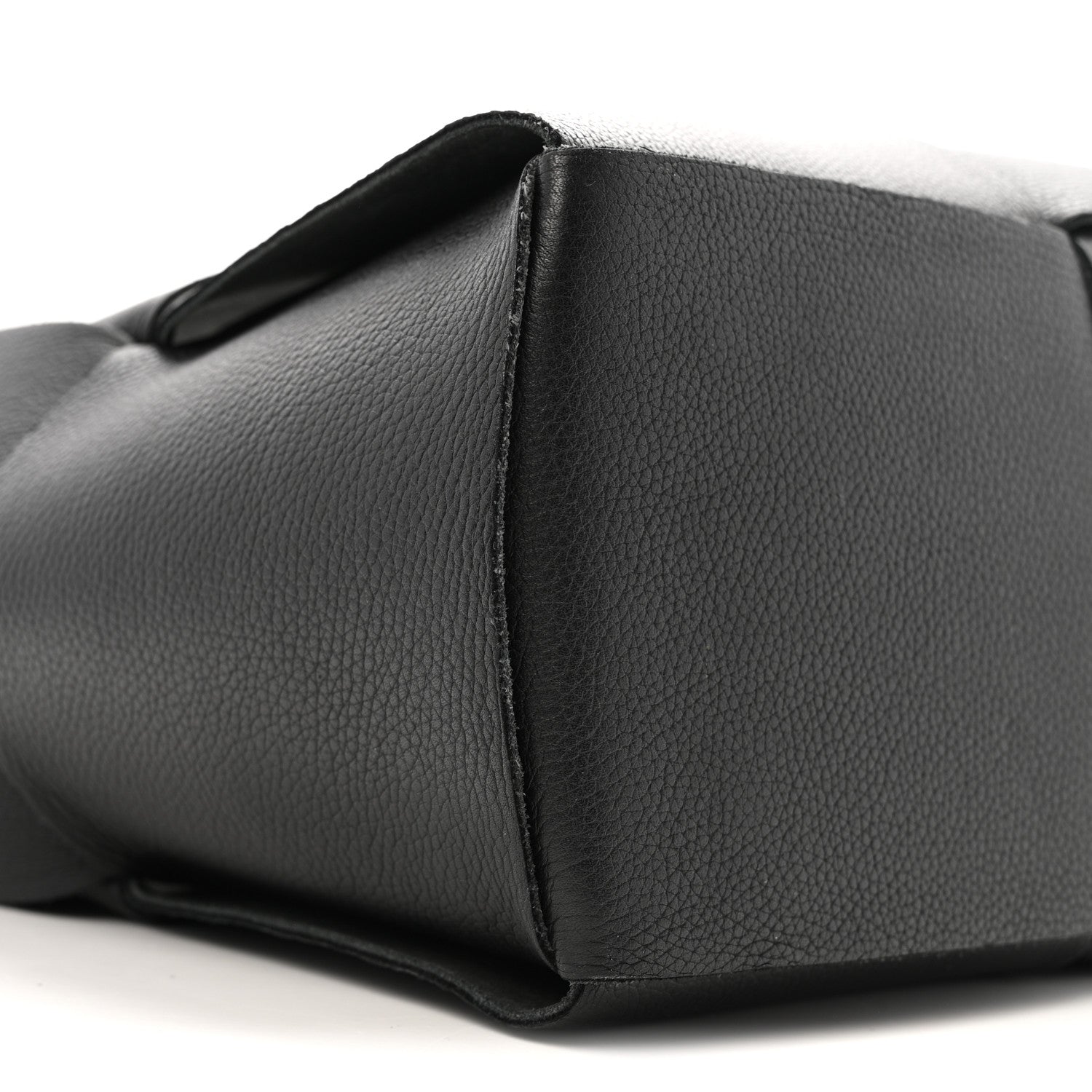 Grained Calfskin Maxi Intrecciato Arco Black