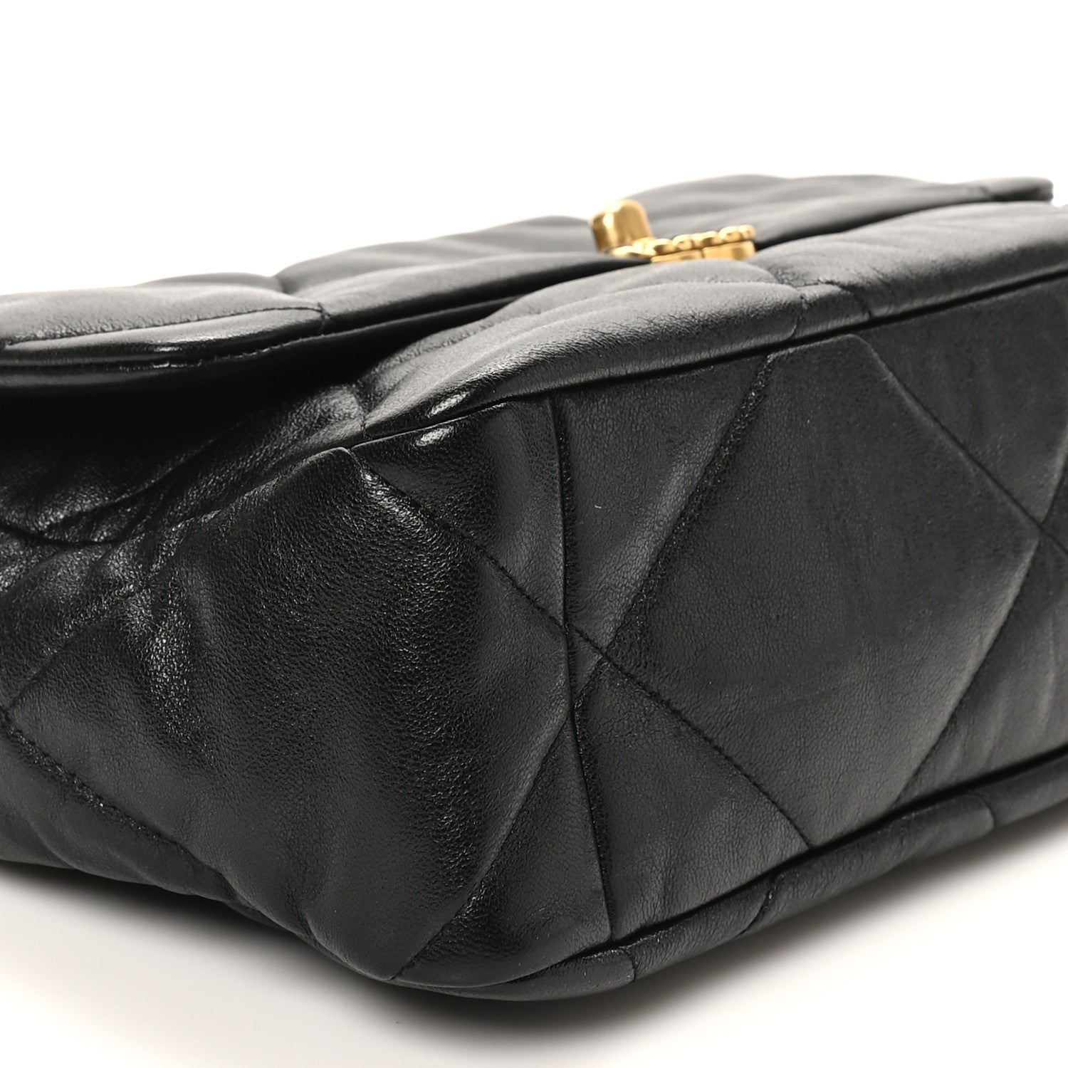 Lambskin Quilted Large CHNL 19 Flap Black