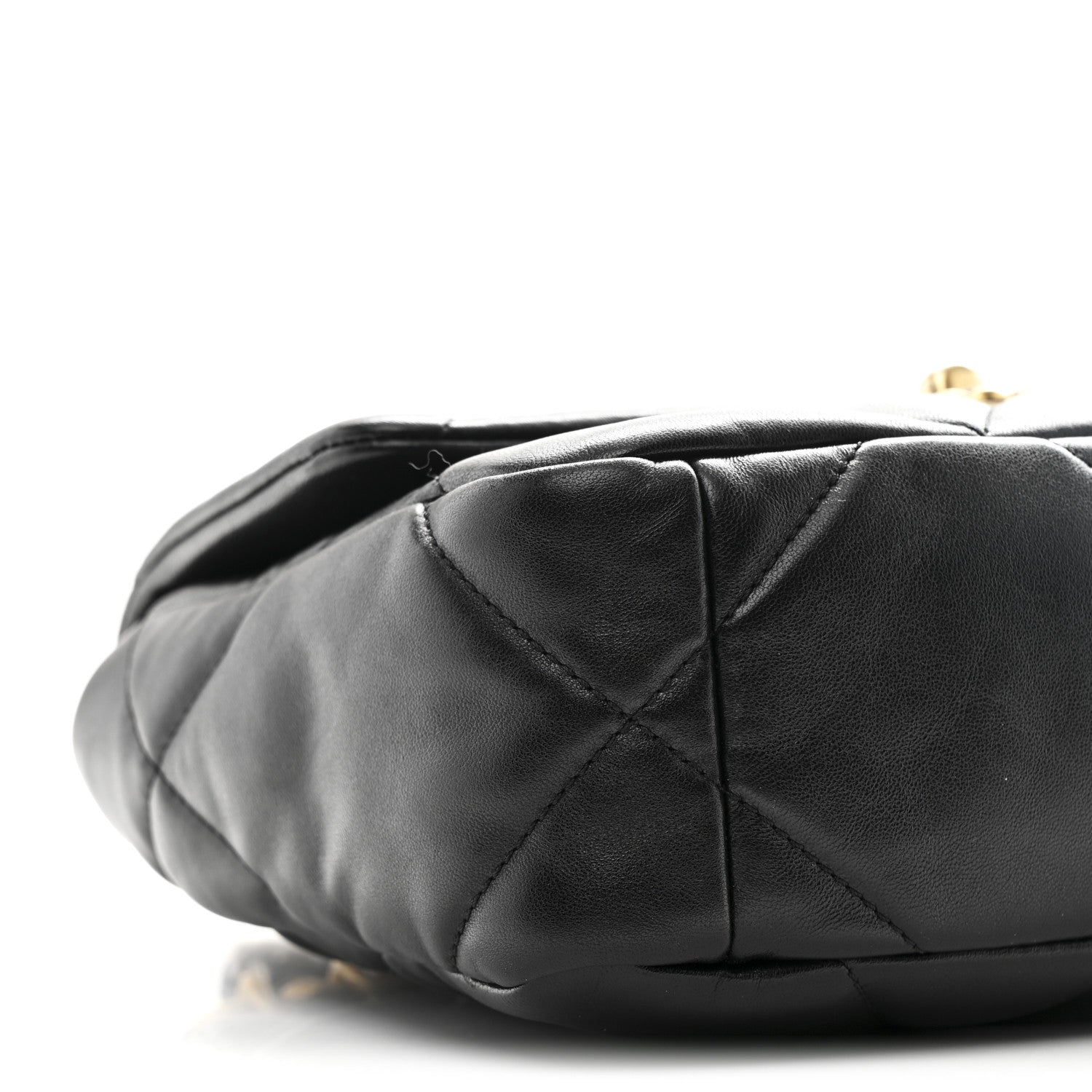 Lambskin Quilted Medium CHNL 19 Flap Black
