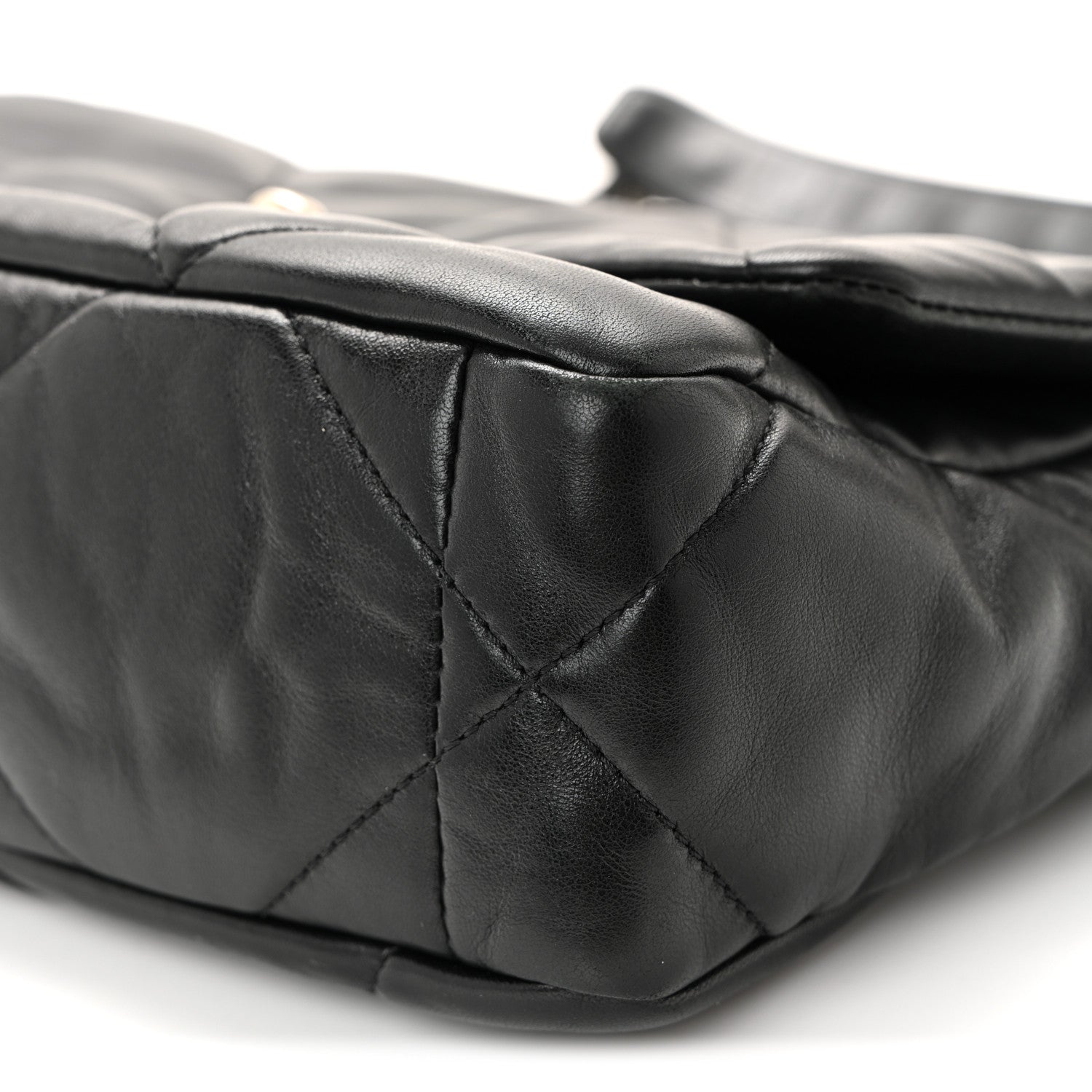 Lambskin Quilted Medium CHNL 19 Flap Black