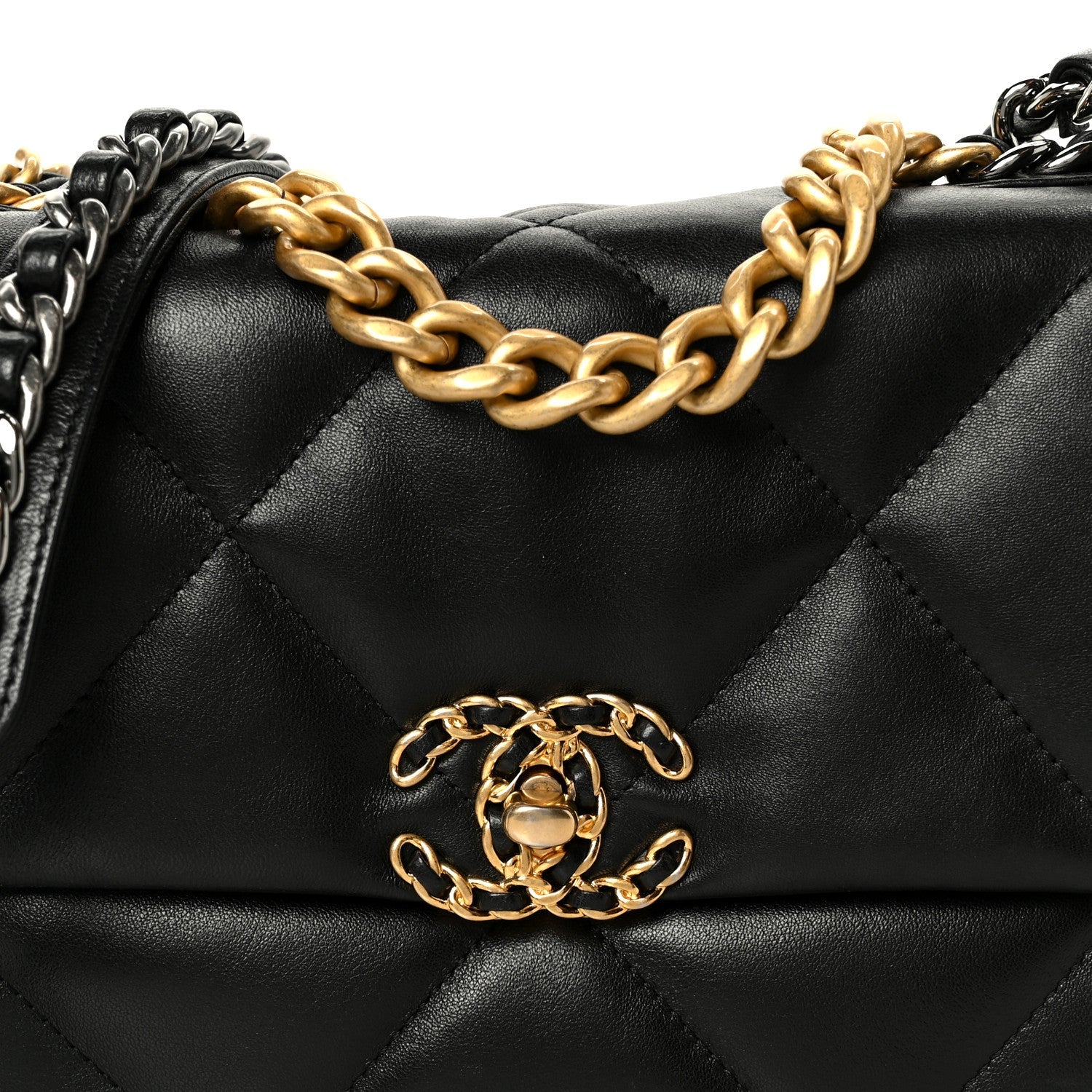 Lambskin Quilted Medium CHNL 19 Flap Black
