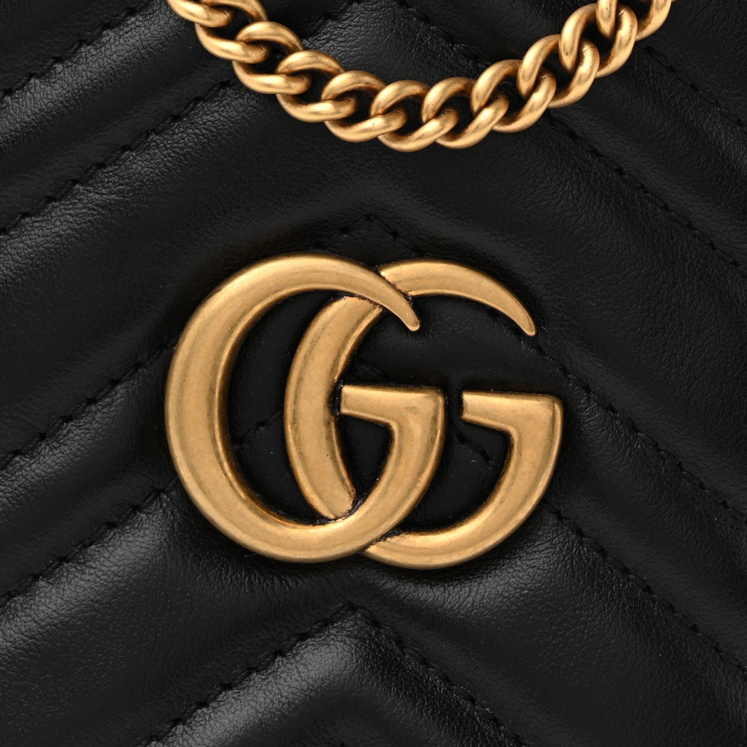 Calfskin Matelasse Mini GG Marmont 2.0 Bucket Bag Black