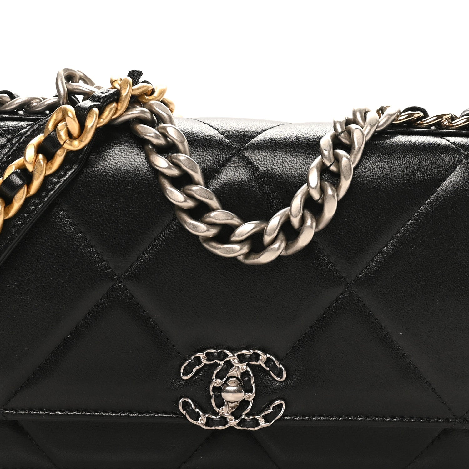 Lambskin Quilted CHNL 19 Wallet On Chain WOC Black