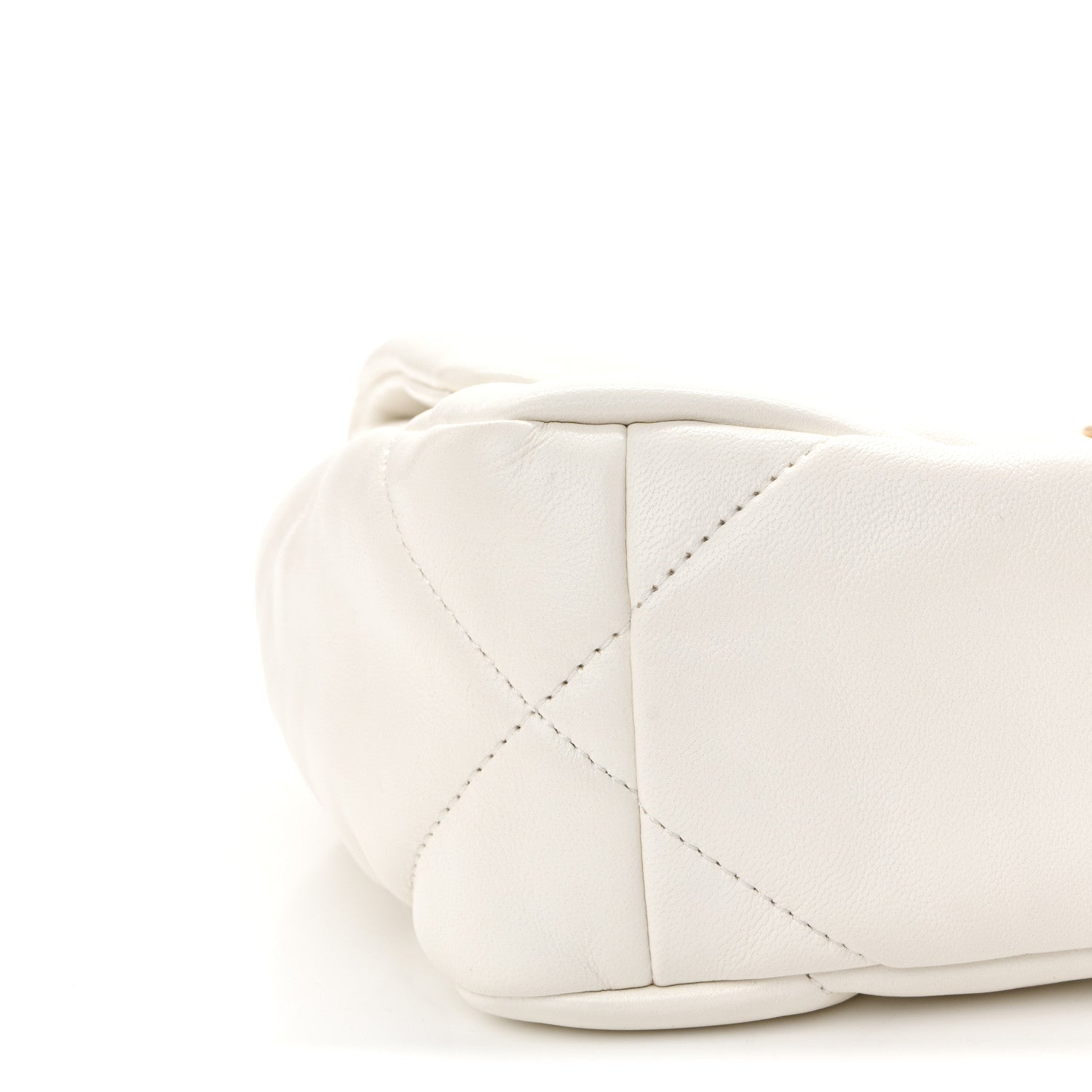 Lambskin Quilted Medium CHNL 19 Flap White