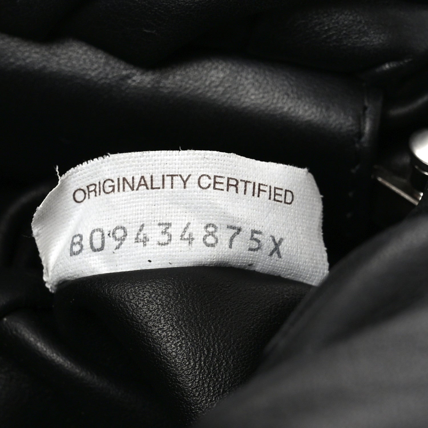 Calfskin The Pouch Chain Black