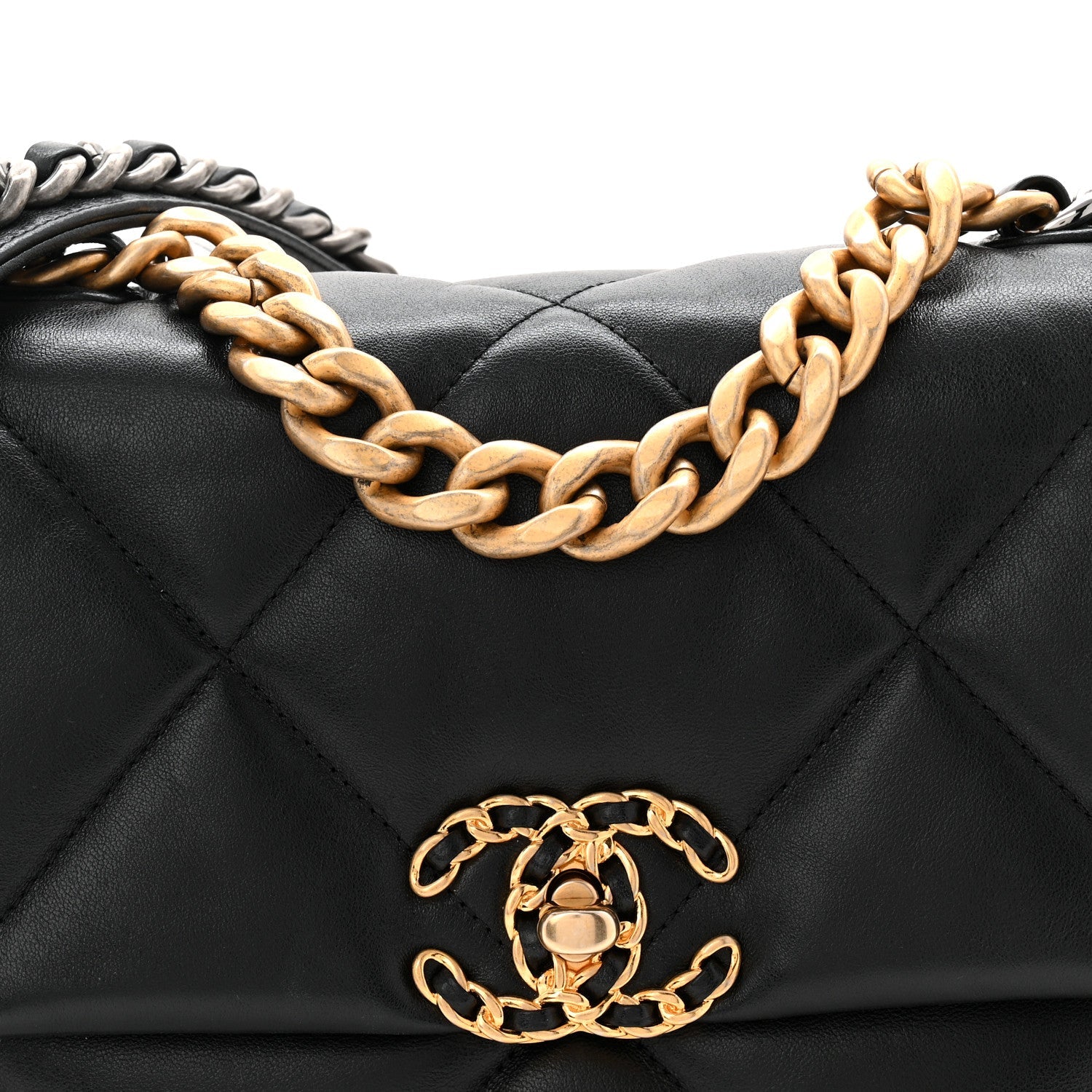 Lambskin Quilted Medium CHNL 19 Flap Black