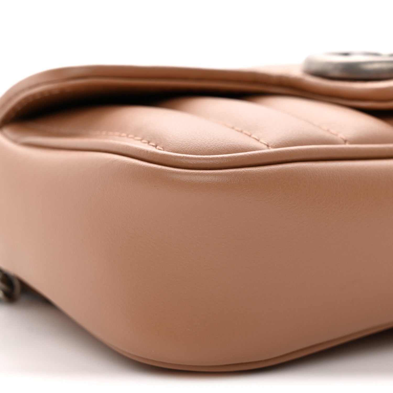 Calfskin Matelasse Aria Super Mini GG Marmont Shoulder Bag Camelia