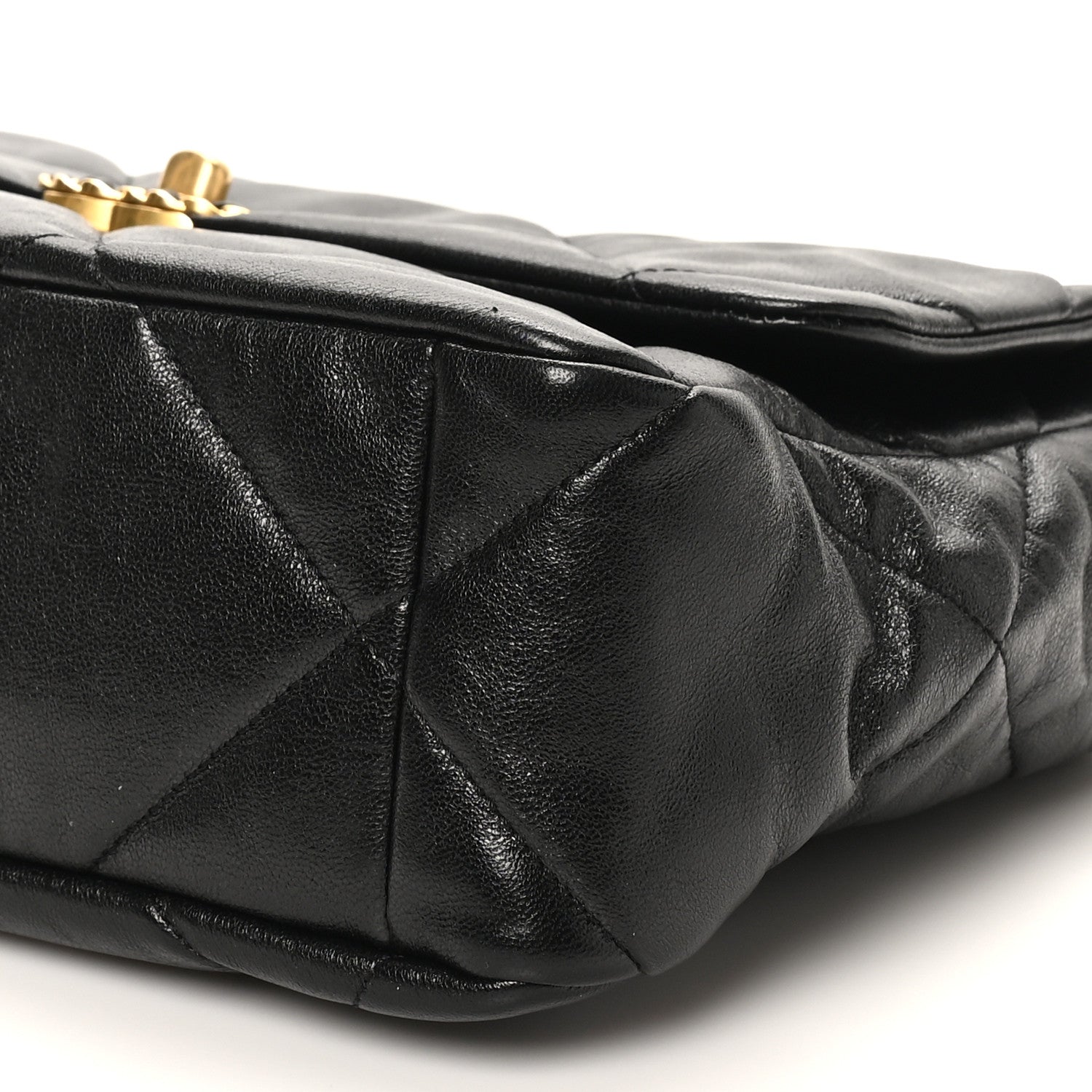 Lambskin Quilted Large CHNL 19 Flap Black