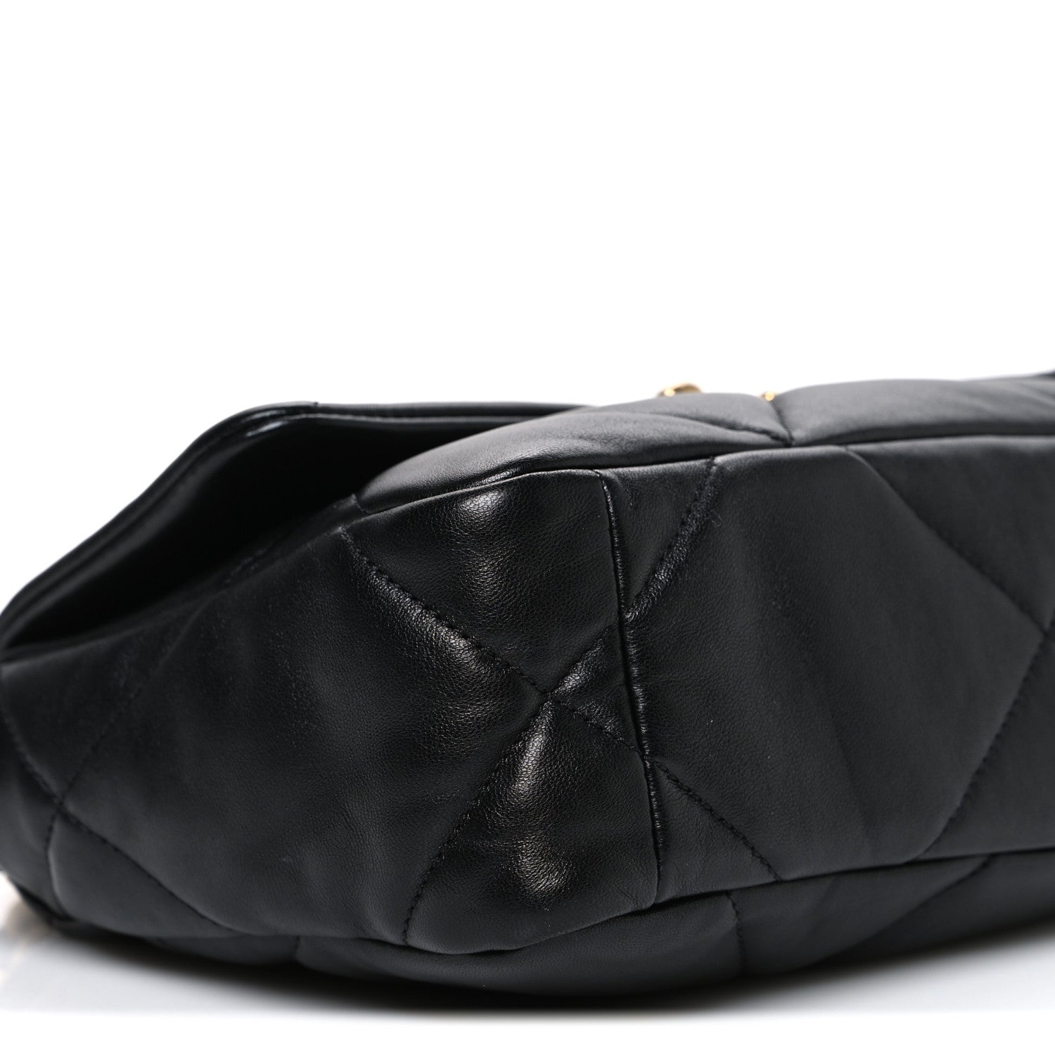 Lambskin Quilted Medium CHNL 19 Flap Black