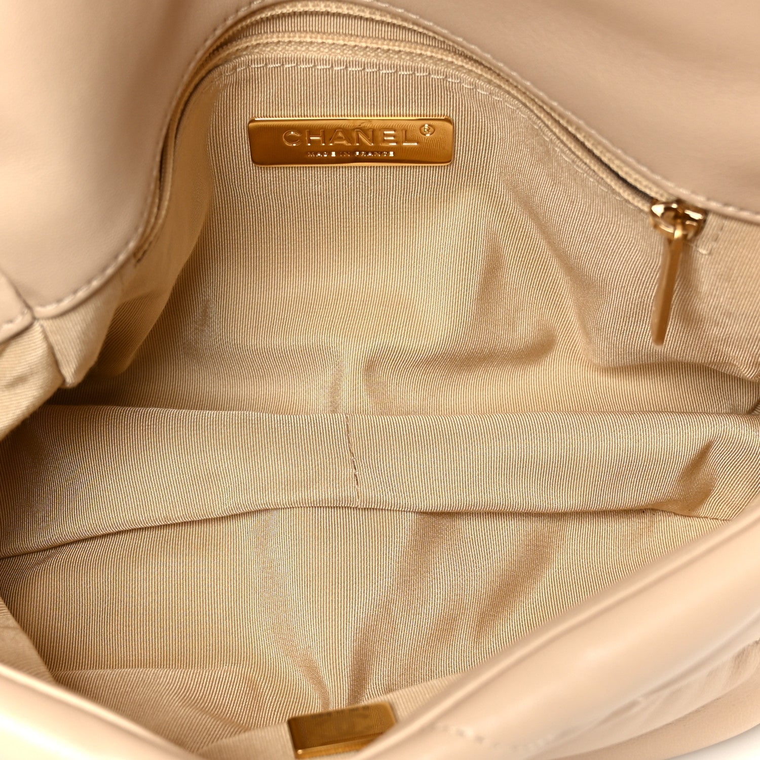 Shiny Goatskin Quilted Medium CHNL 19 Flap Beige