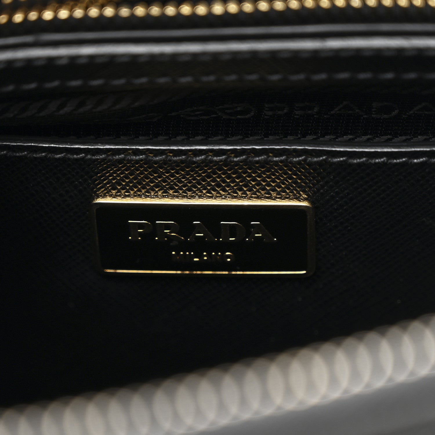 Saffiano Lux Medium Galleria Double Zip Black Black