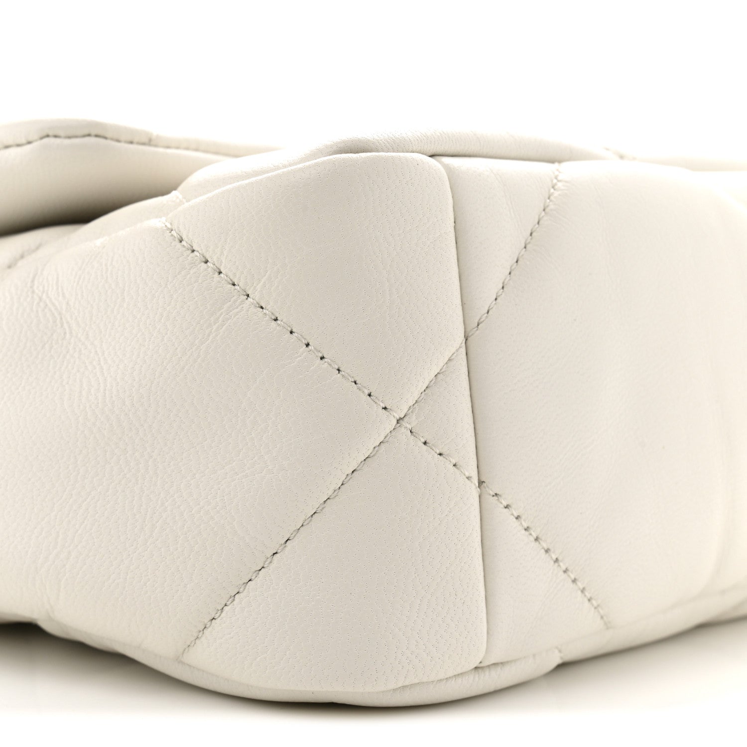 Goatskin Quilted Medium CHNL 19 Flap White