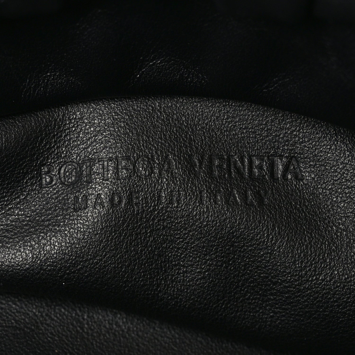 Calfskin The Pouch Chain Black