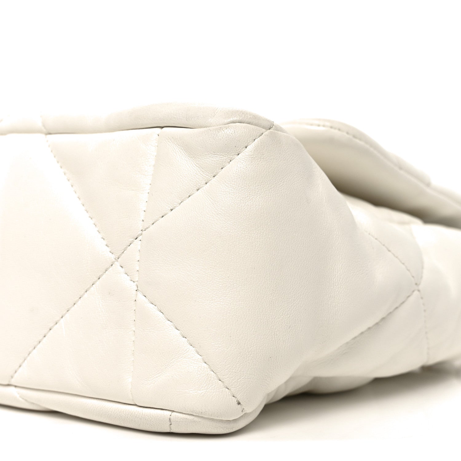 Quilted Large CHNL 19 Flap White