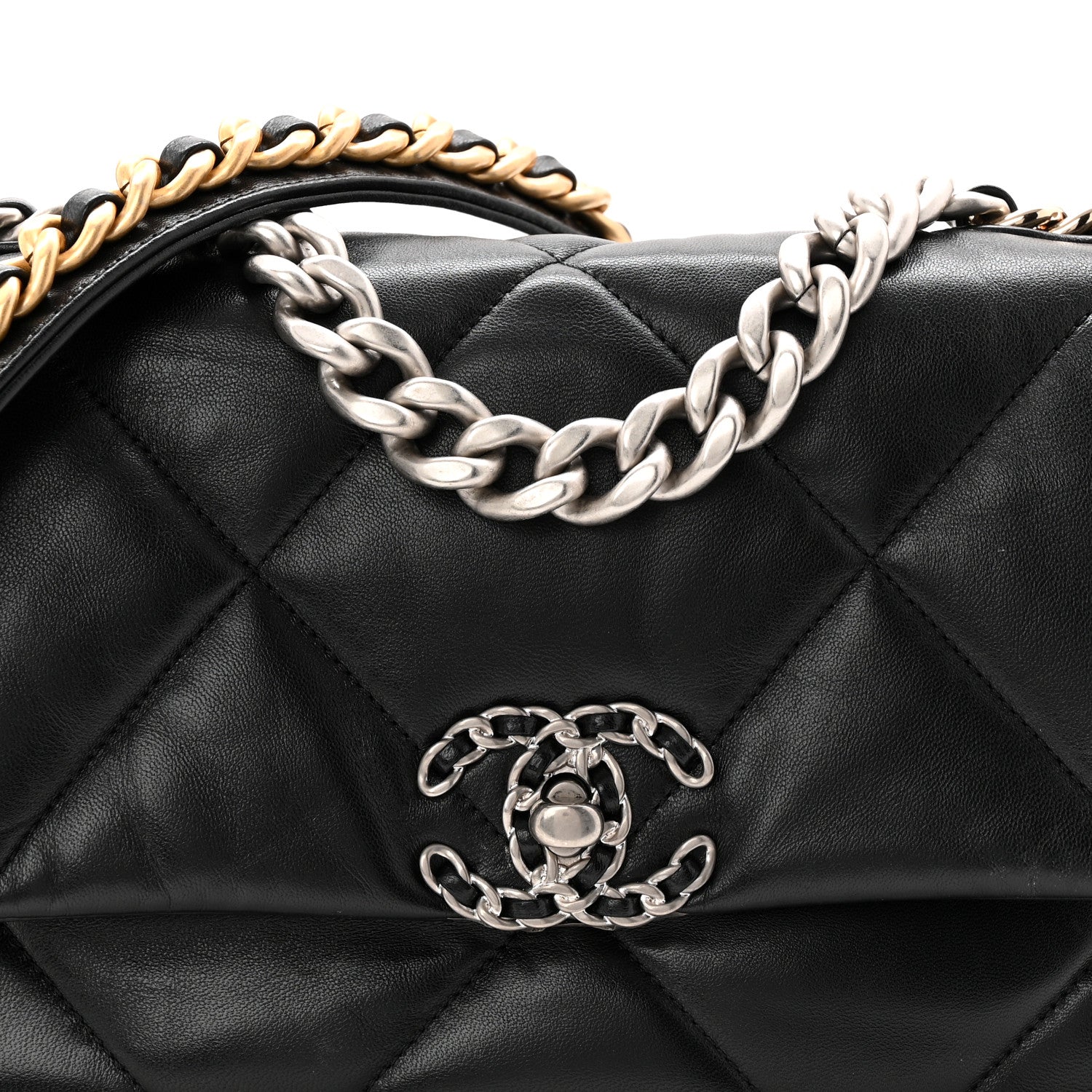 Lambskin Quilted Medium CHNL 19 Flap Black