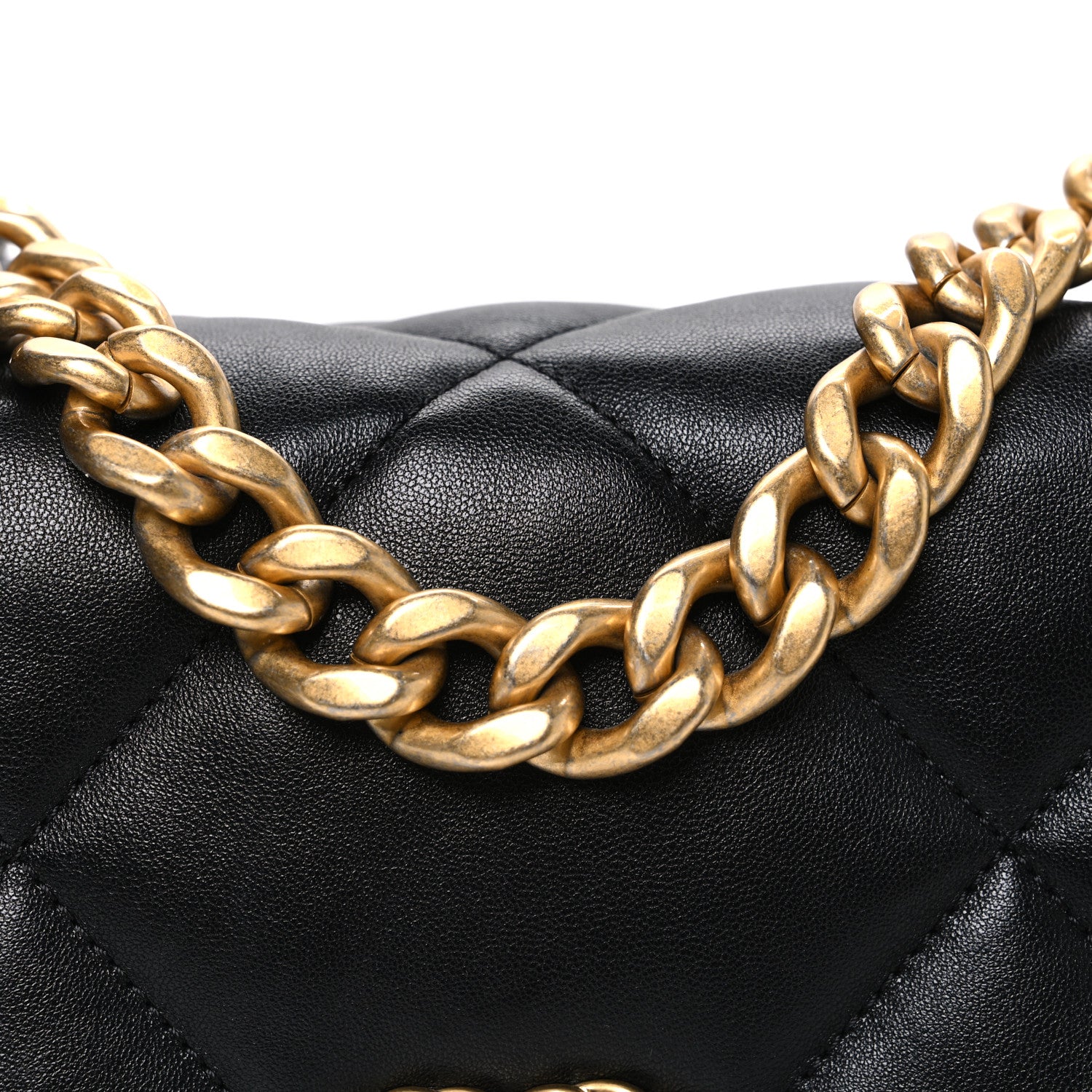 Lambskin Quilted Medium CHNL 19 Flap Black