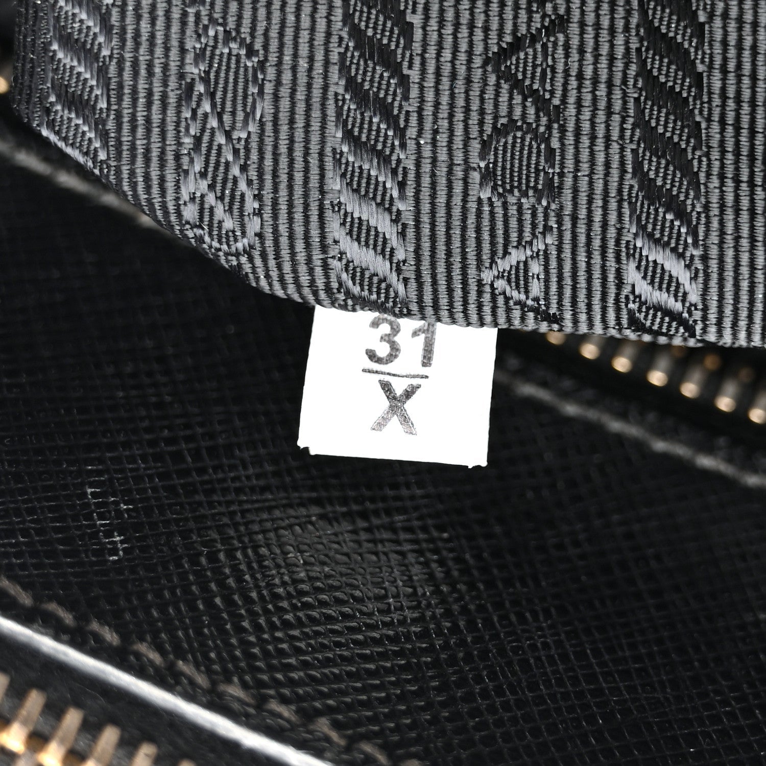 Saffiano Lux Medium Galleria Double Zip Tote Black
