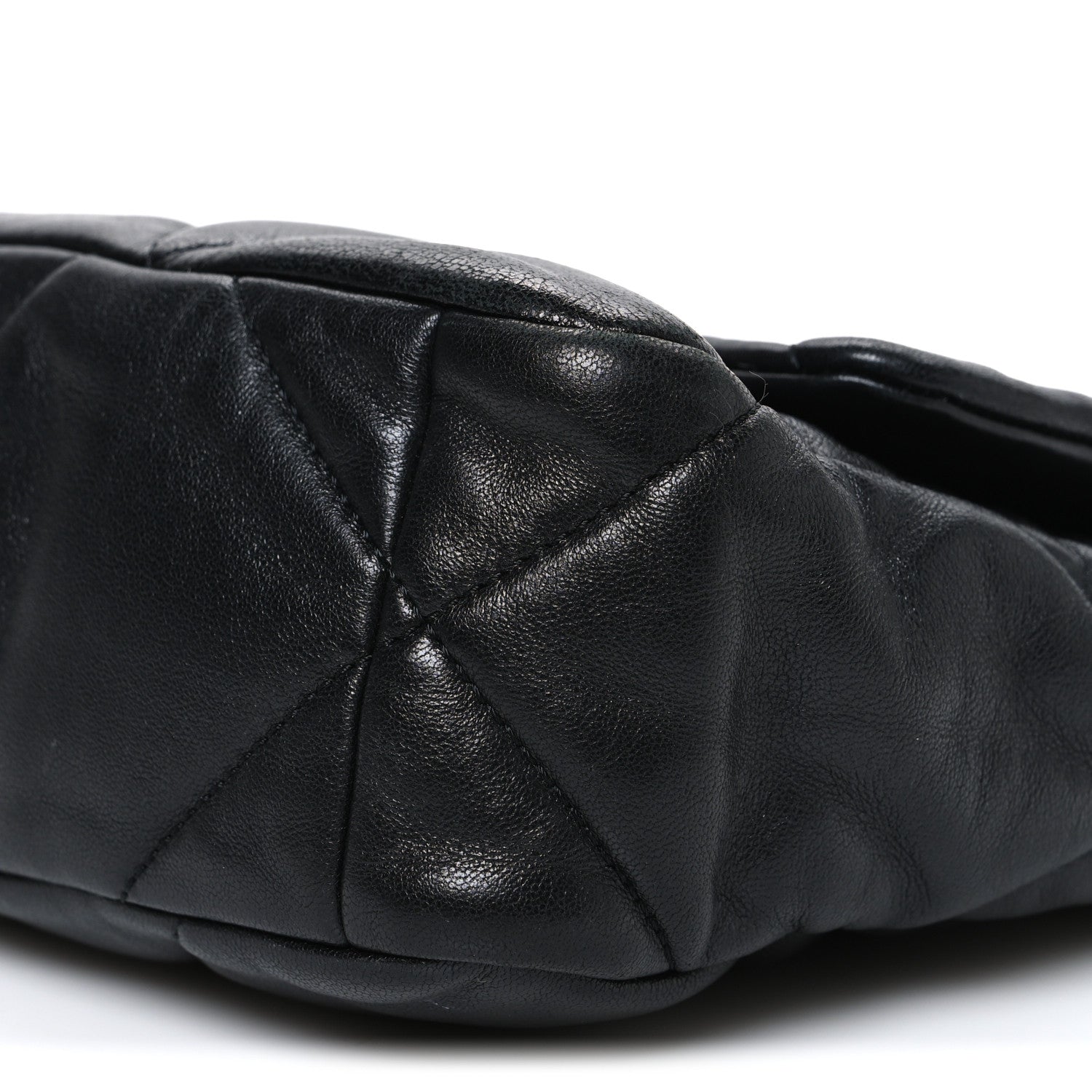 Lambskin Quilted Medium CHNL 19 Flap Black