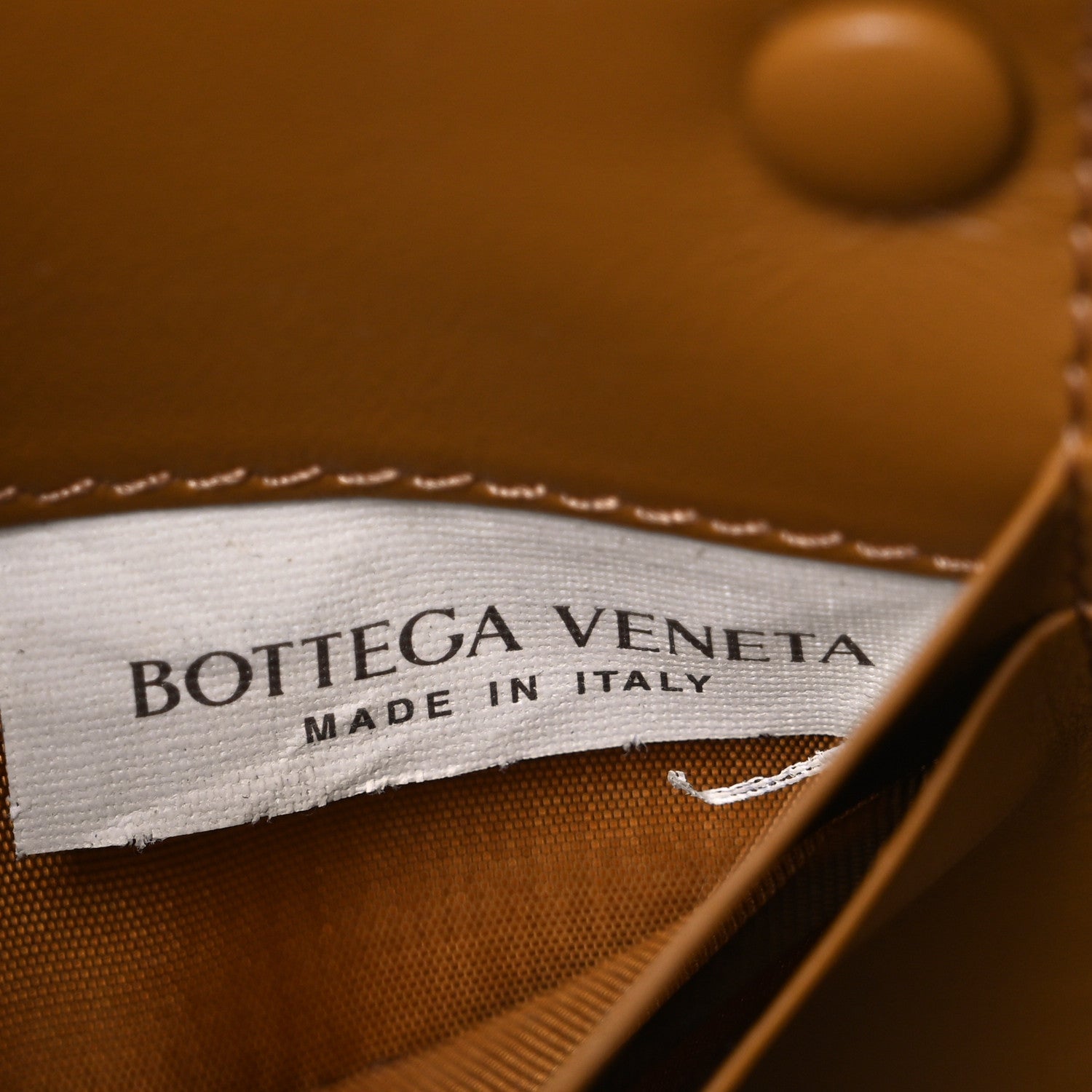 Calfskin Maxi Intrecciato Cassette Pouch On Strap Camel