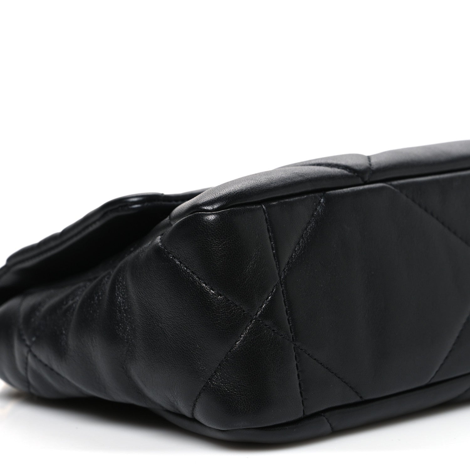 Lambskin Quilted Medium CHNL 19 Flap Black