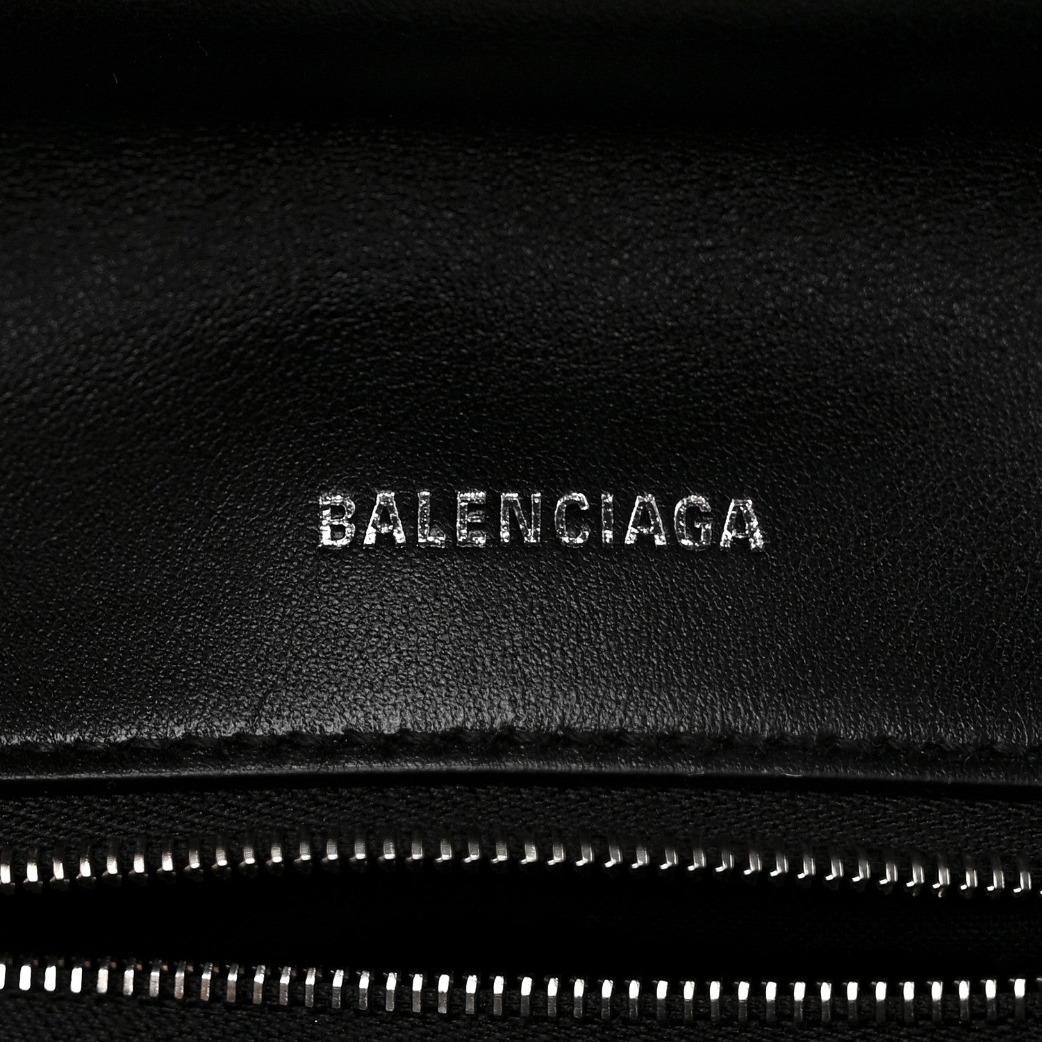 Nappa Calfskin Quilted Touch B Puffy Clutch Black