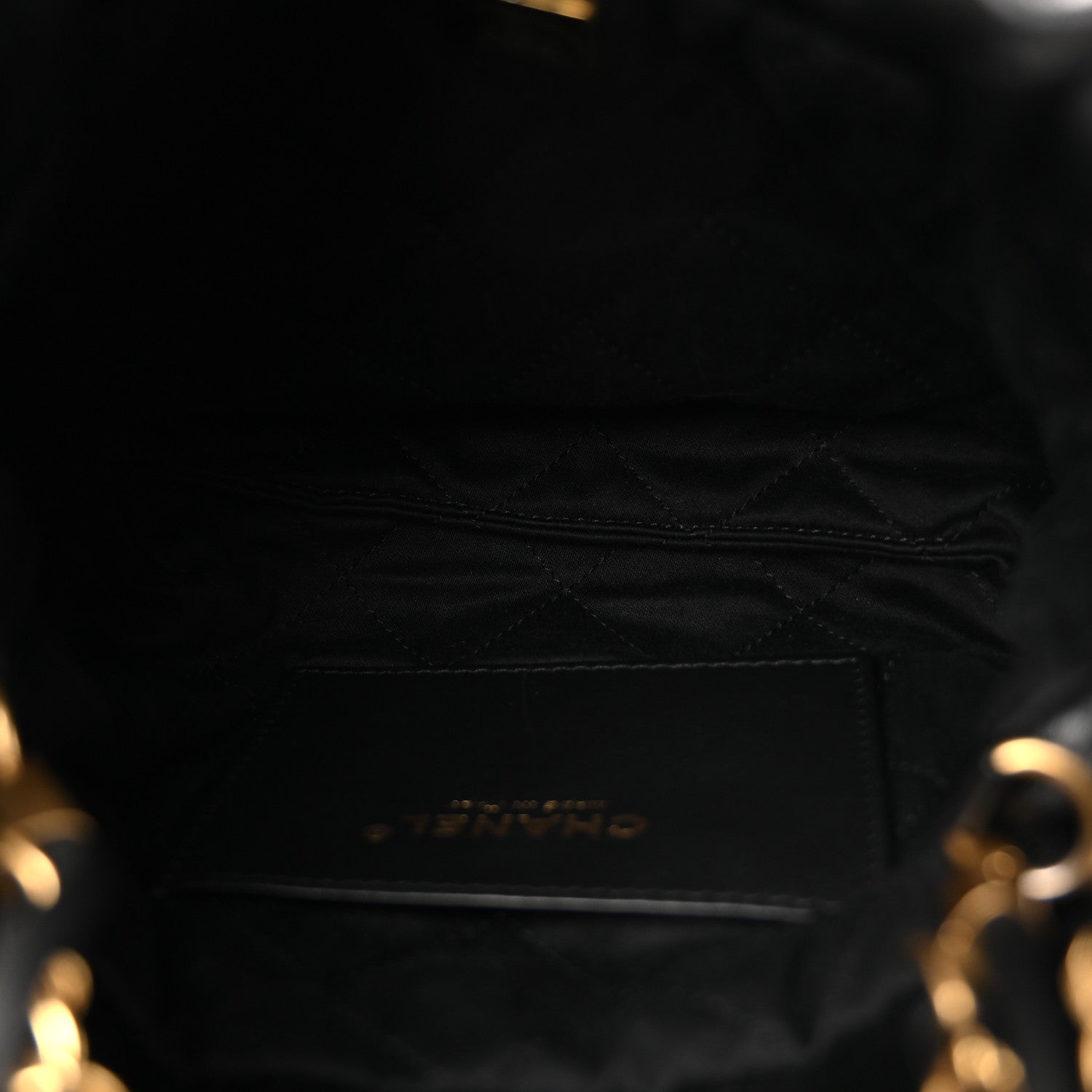 Shiny Calfskin Quilted Mini CHNL 22 Black