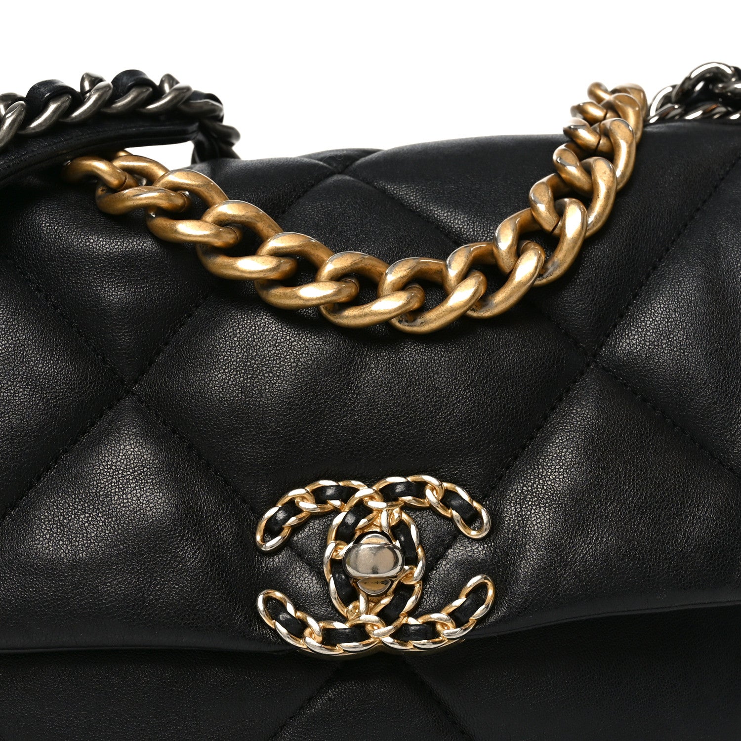 Lambskin Quilted Medium CHNL 19 Flap Black
