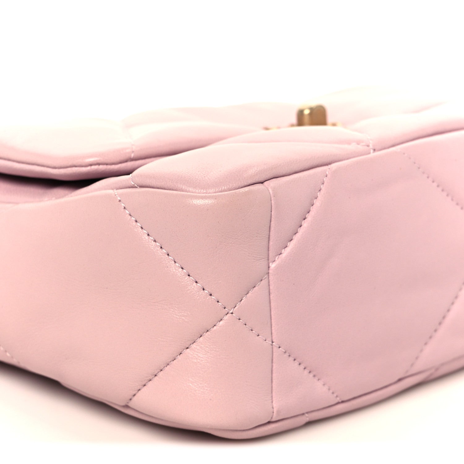 Lambskin Quilted Medium CHNL 19 Flap Light Pink