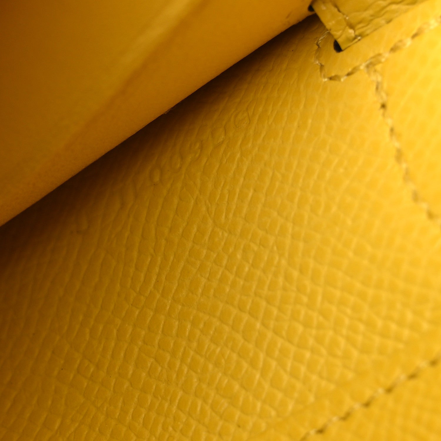 Epsom Kelly Wallet To Go Jaune De Naples