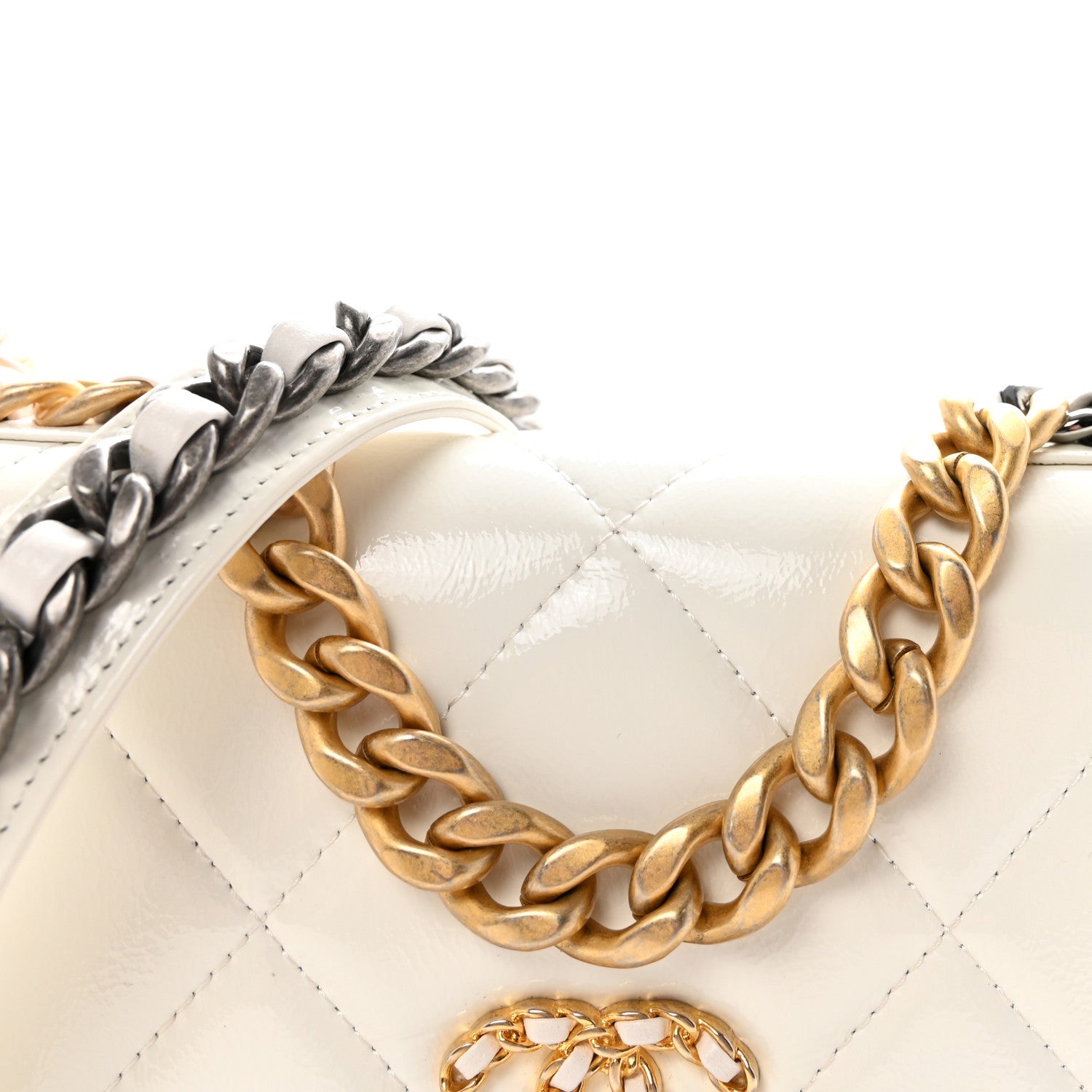 Shiny Crumpled Calfskin Quilted CHNL 19 Wallet On Chain WOC White