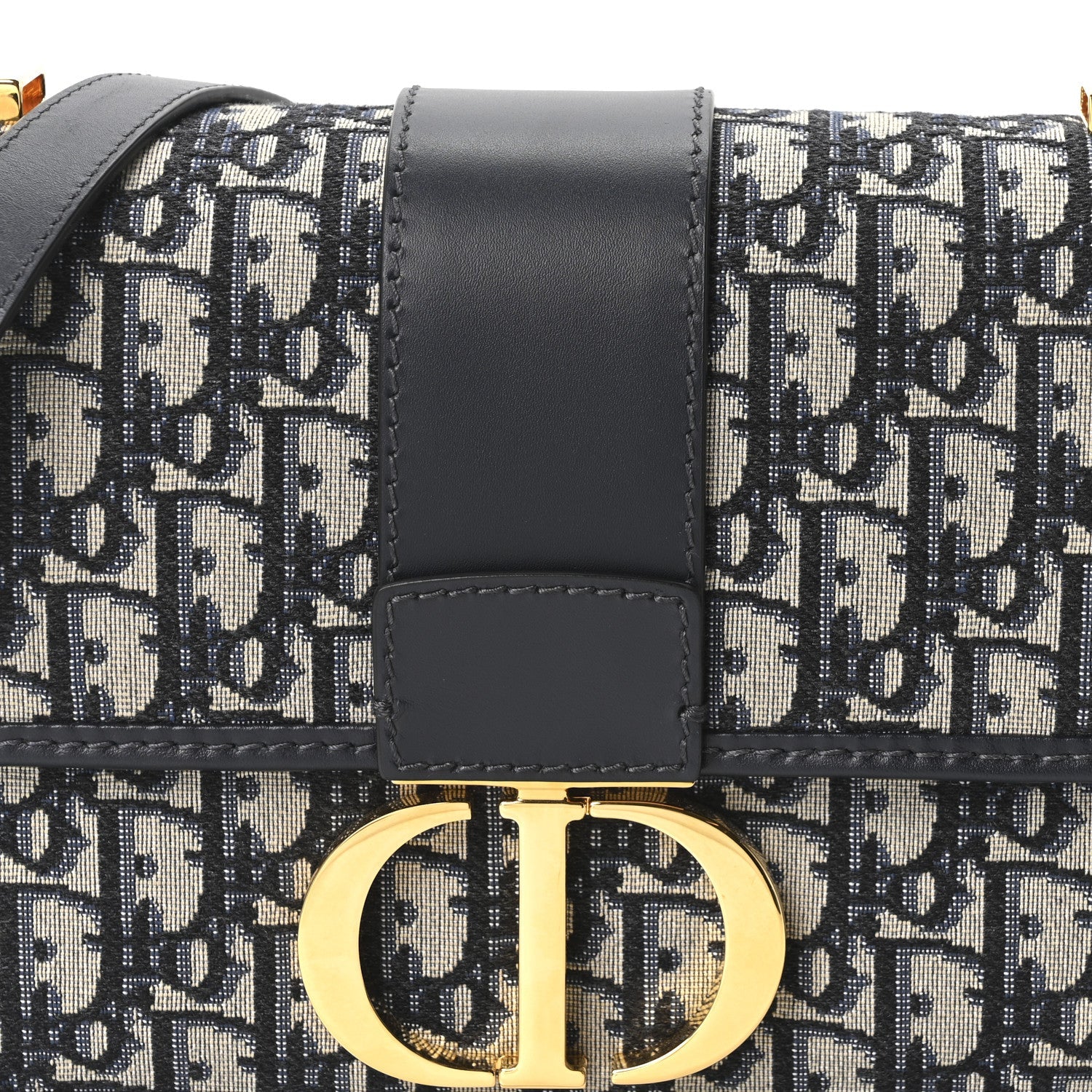 Oblique 30 Montaigne Flap Bag Blue