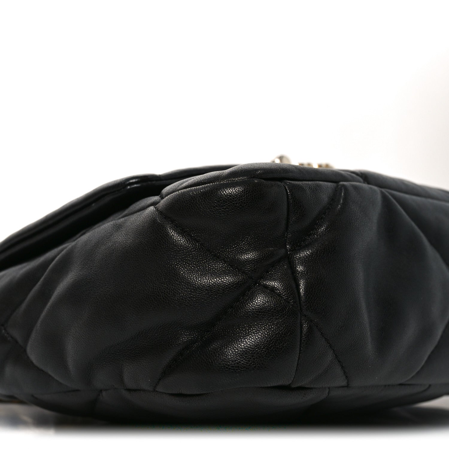 Lambskin Quilted Medium CHNL 19 Flap Black
