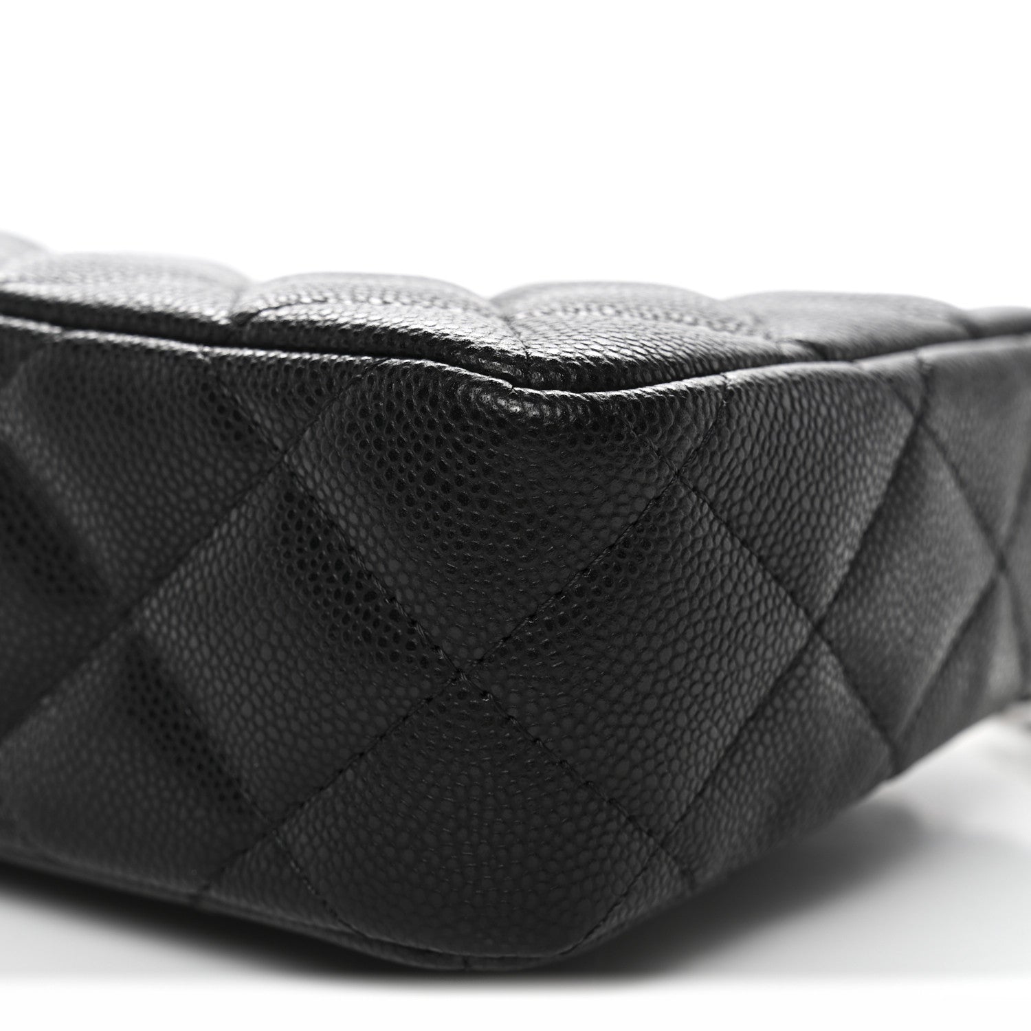 Caviar Quilted Purse With Chain Black