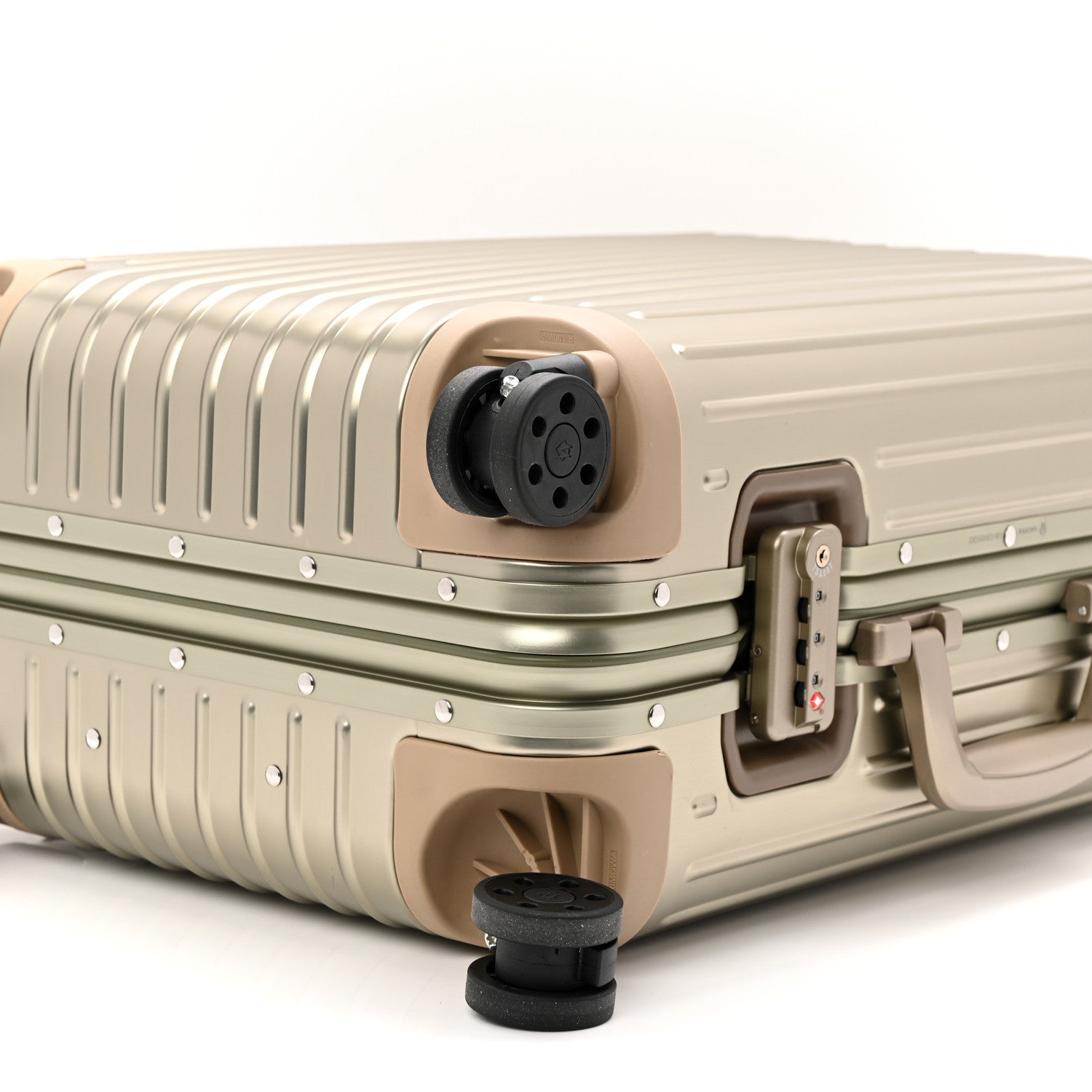 Aluminum Original Check-In M Titanium