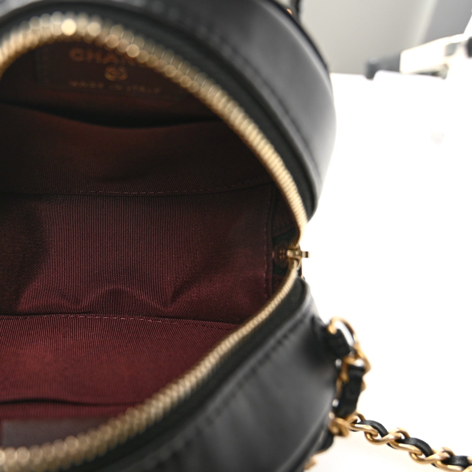 Lambskin Quilted Round Clutch With Chain Black