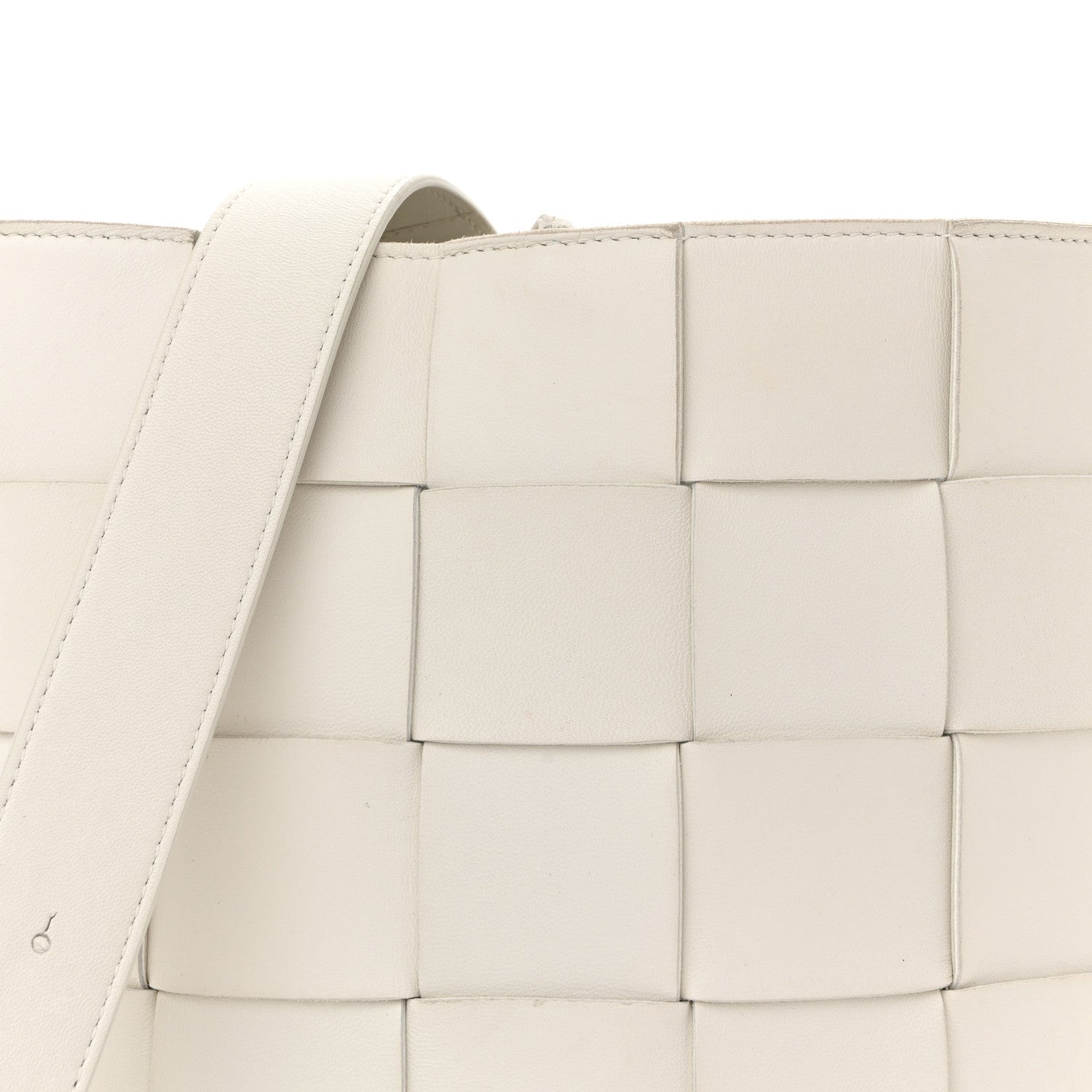 Lambskin Maxi Intrecciato Cassette Messenger Chalk