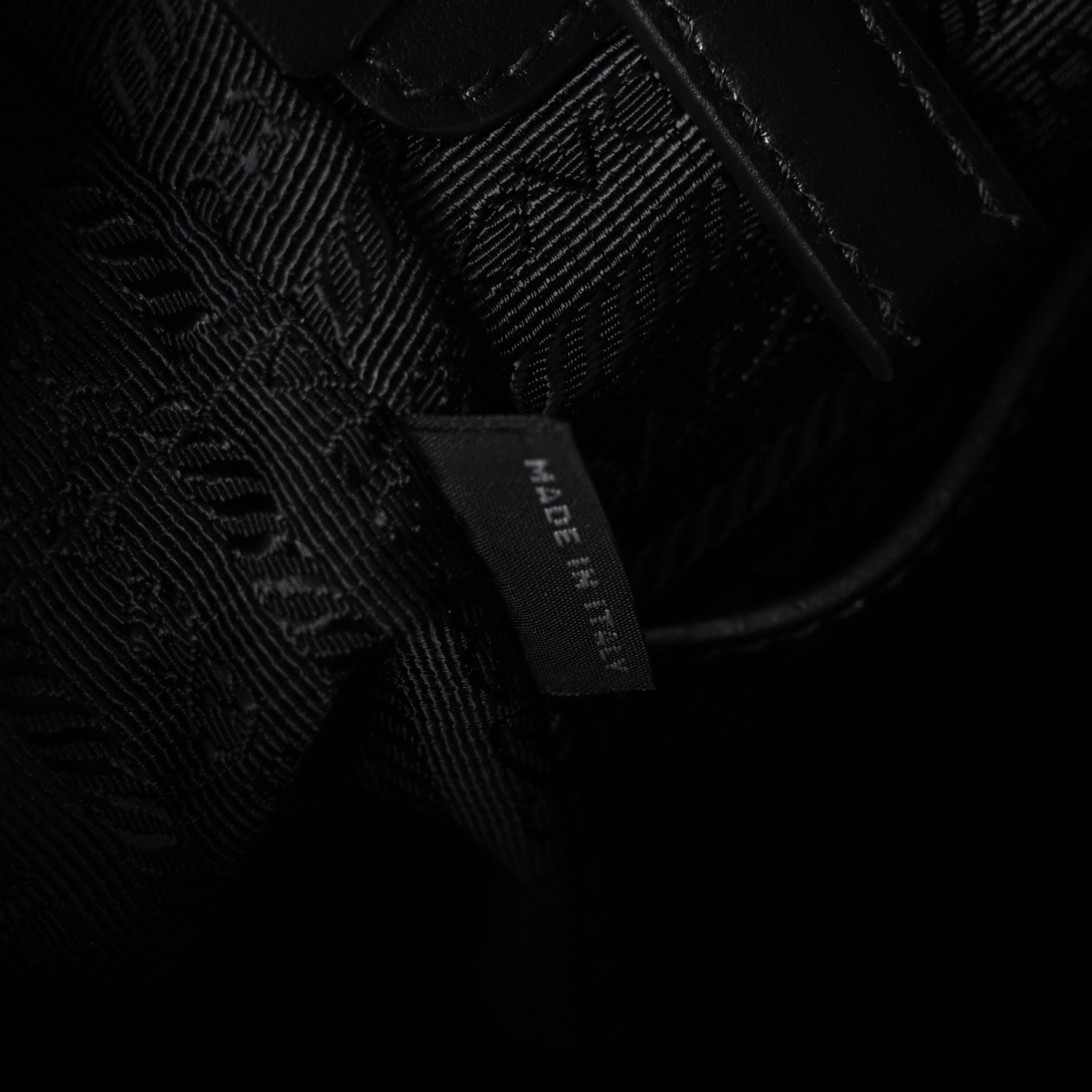 X JAMES JEAN Vitello DNA Flat Messenger Bag Black